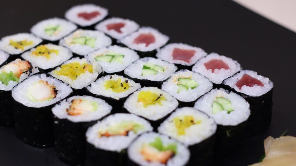 Sushi rolls with lower calories: Hosomaki
