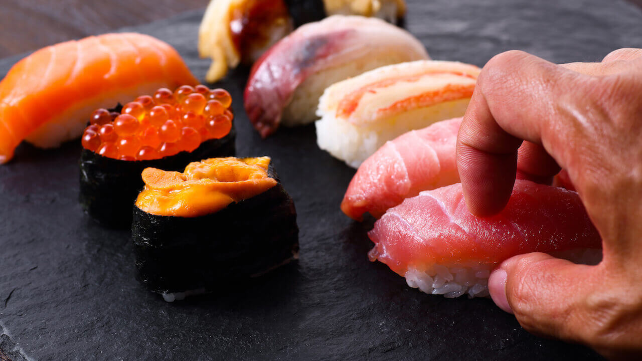 Sushi Etiquette: Eating with hand