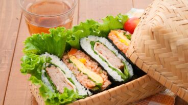 Japanese style sushi sandwich: Onigirazu